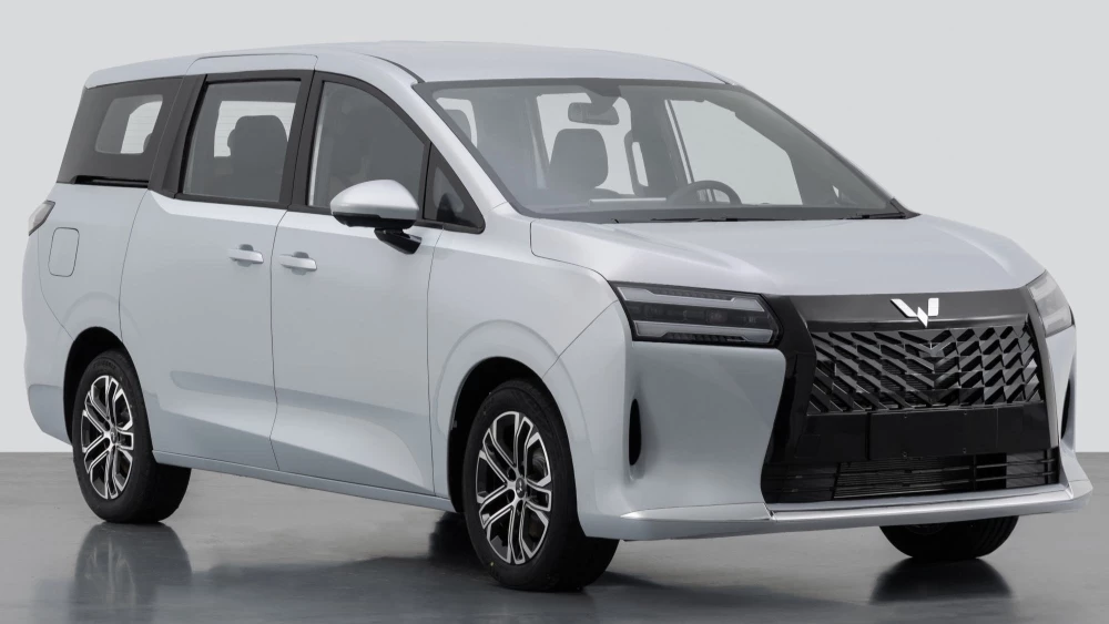 Wuling Xingguang 730 бензиновый гибридный сбоку спереди