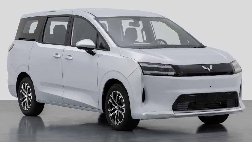 Wuling Xingguang 730 электрический сбоку спереди