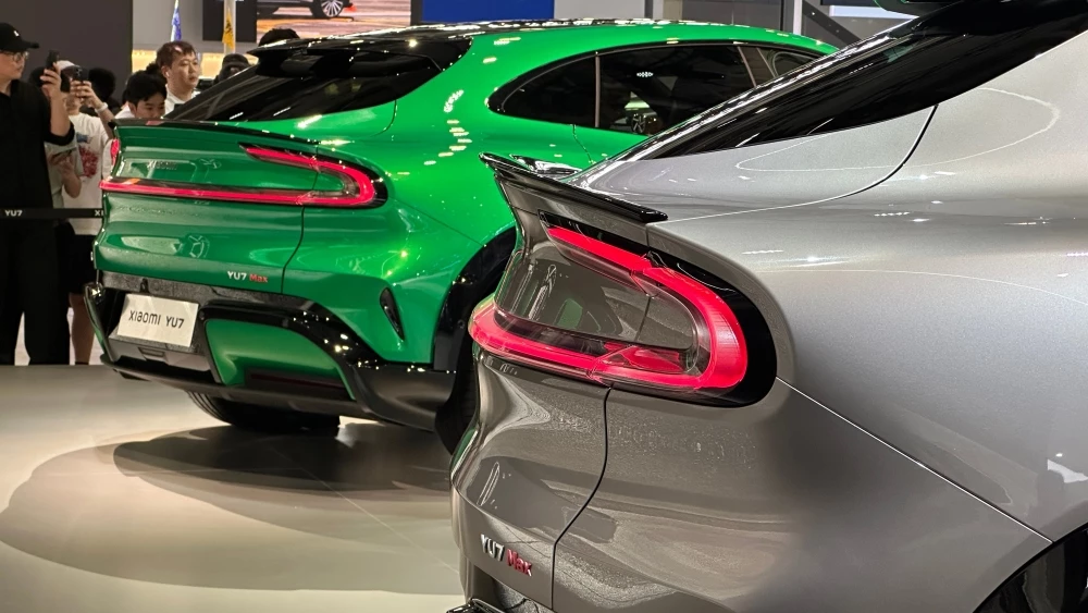 Кроссовер Xiaomi YU7 автосалон Гуандун-Гонконг-Макао сзади фонари