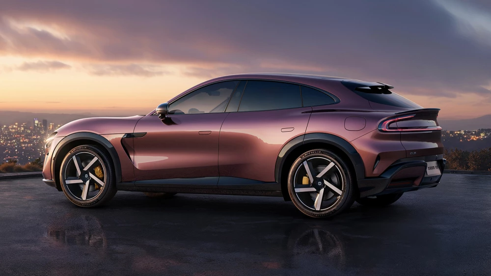 xiaomi yu7 сбоку спереди кроссовер фиолетовый старт продаж