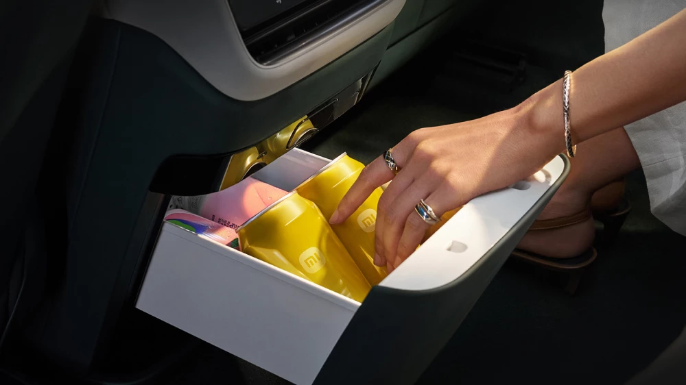 xiaomi yu7 электрчиеский кроссовер салон холодильник