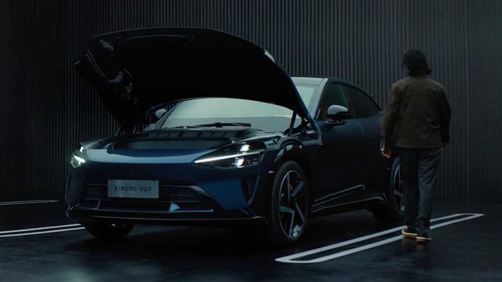 xiaomi yu7 сбоку спереди кроссовер синий старт продаж