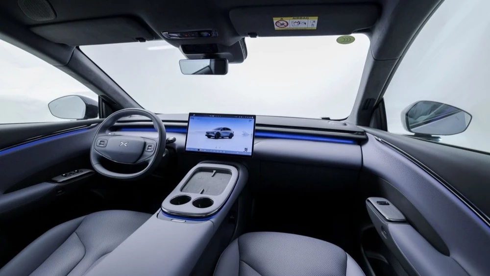 Электрический кроссовер XPeng G7 салон интерьер