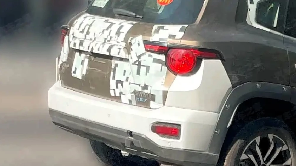 гибридный haval h7 сзади сбоку в Китае hev