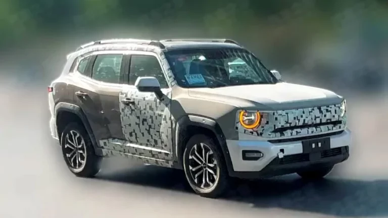 гибридный haval h7 спереди сбоку в Китае hev