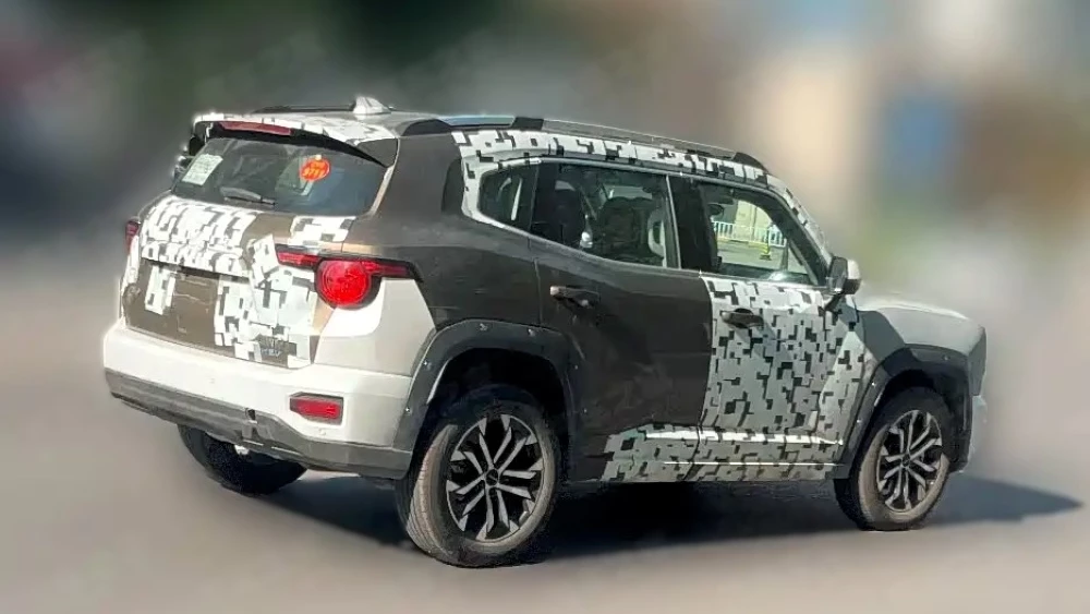 гибридный haval h7 сзади сбоку в Китае hev