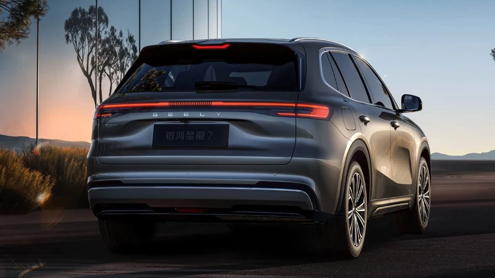 geely galaxy starship 7 сбоку сзади кроссовер гибридный серый