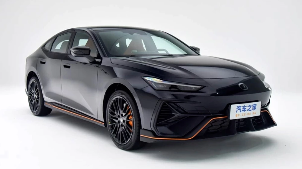 лифтбек Changan Uni-V спереди сбоку новое поколение