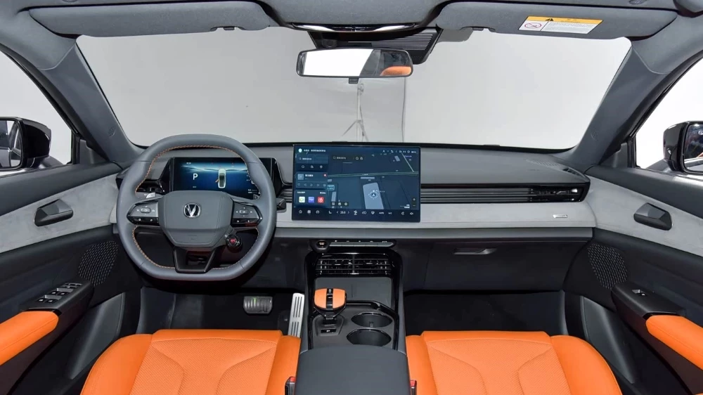 лифтбек Changan Uni-V интерьер новое поколение