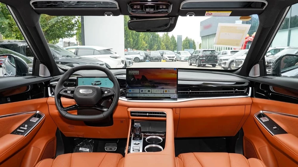 Обновленный кроссовер Geely Cityray интерьер