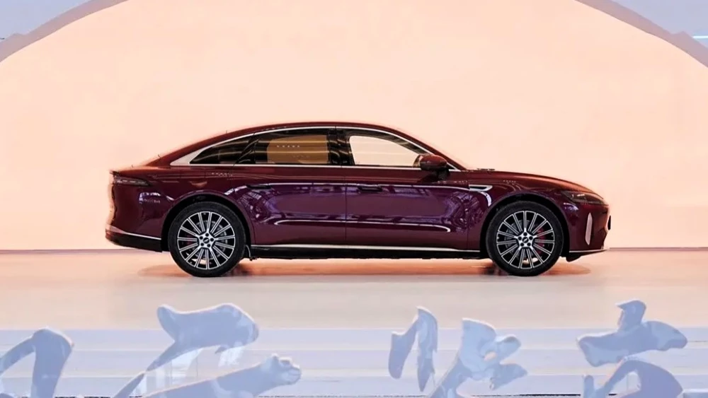 седан Chery Fulwin A9L сбоку