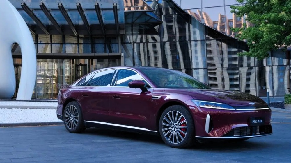 седан Chery Fulwin A9L спереди сбоку