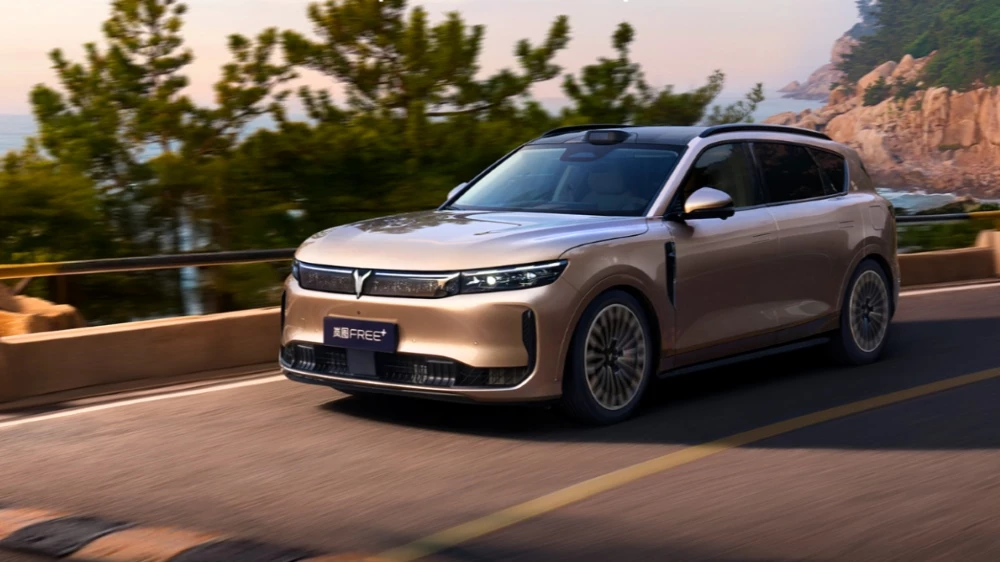 кроссовер voyah free+ сбоку спереди китай старт продаж