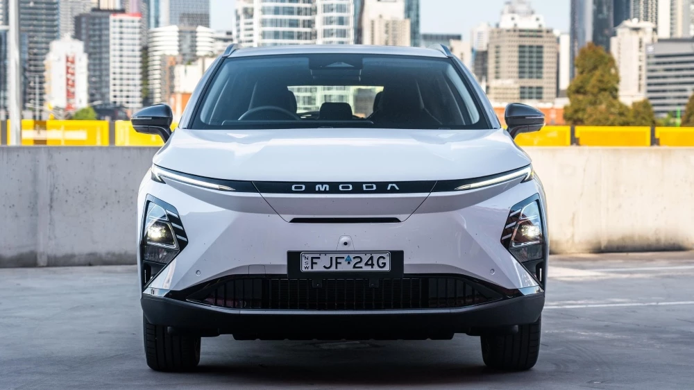 электрический кроссовер chery omoda E5 спереди