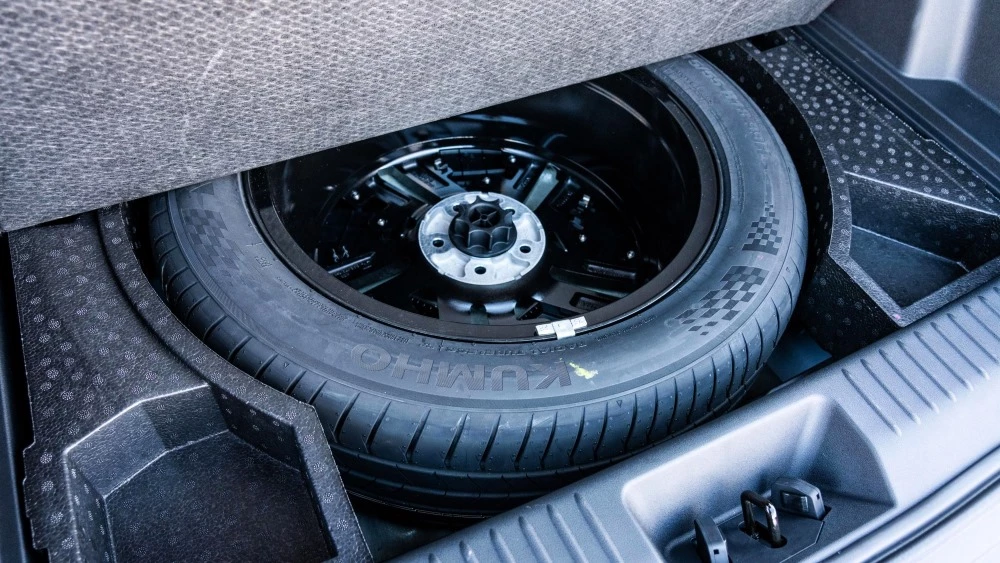 электрический кроссовер chery omoda E5 багажник