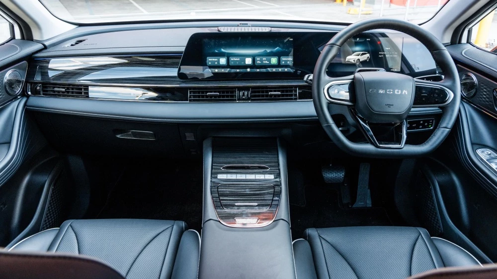 электрический кроссовер chery omoda E5 интерьер