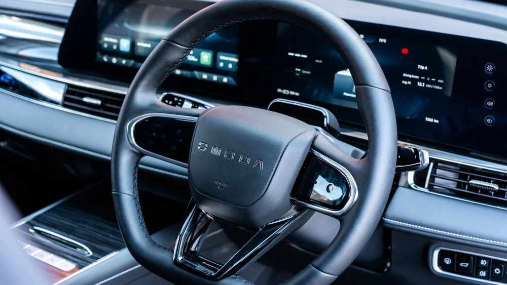 электрический кроссовер chery omoda E5 интерьер