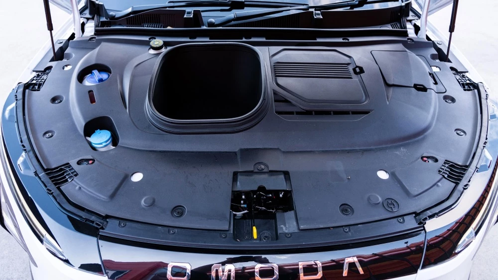 электрический кроссовер chery omoda E5 багажник под капотом