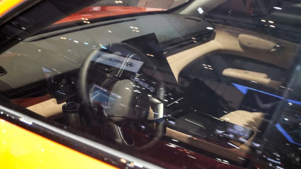 Кроссовер Lepas L6 интерьер в Индонезии