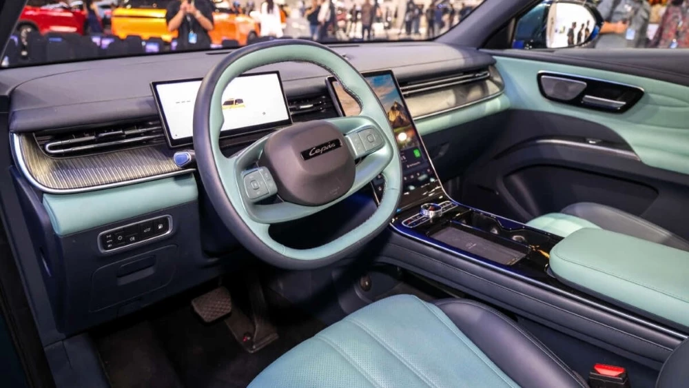 Кроссовер Lepas L8 интерьер в Индонезии