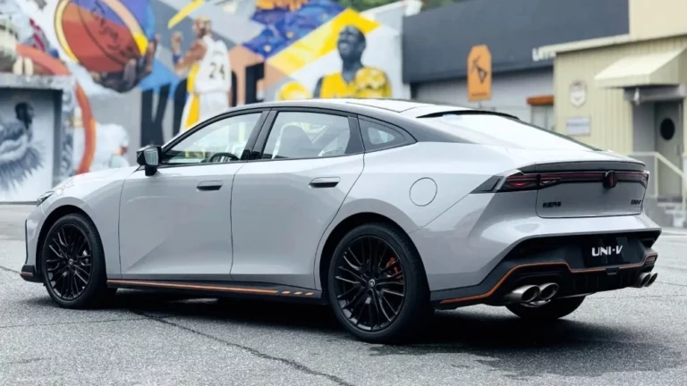 лифтбек Changan Uni-V сзади сбоку новое поколение