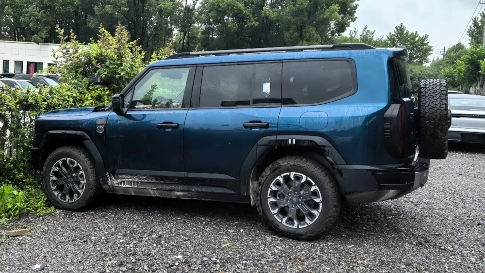 jetour zongheng g700 внедорожник сбоку