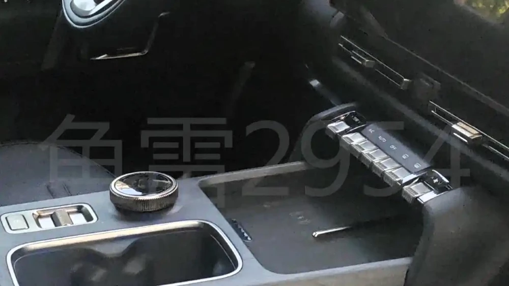 Кроссовер iCAUR iCar V27 шпионское фото салон