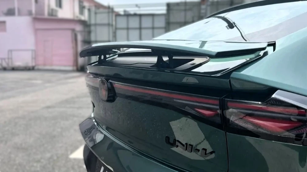 лифтбек Changan Uni-V сзади новое поколение