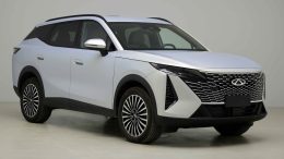 новый Chery Tiggo 7 Plus кроссовер сбоку спереди omoda 7