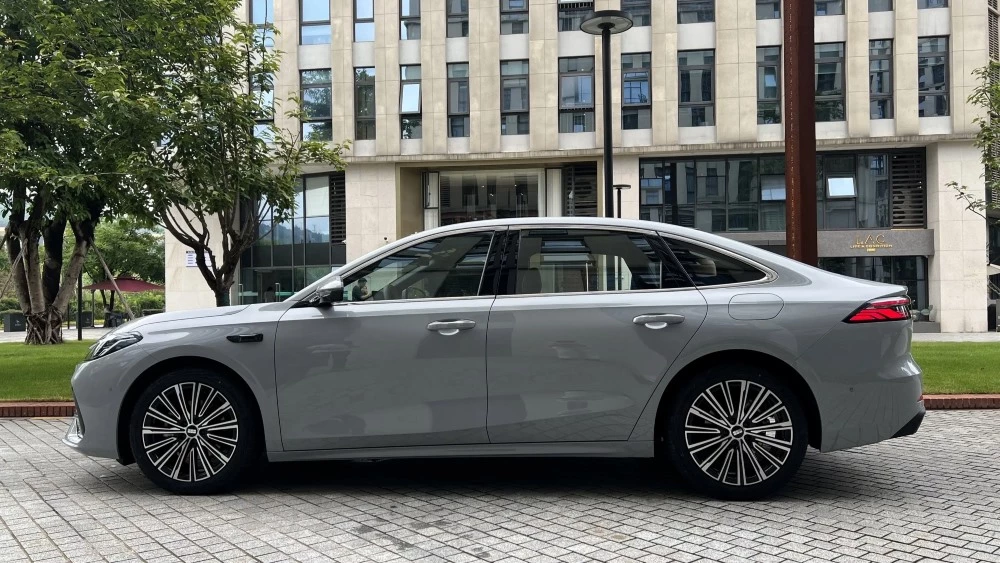 седан galaxy a7 em-i сбоку