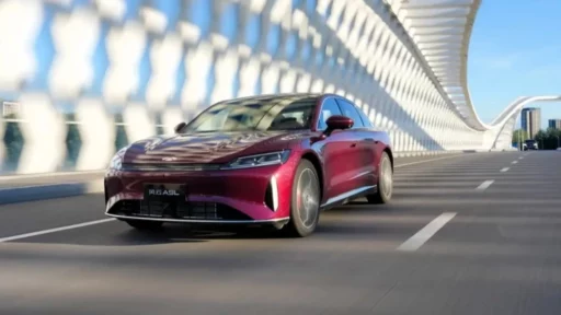 седан Chery Fulwin A9L спереди сбоку