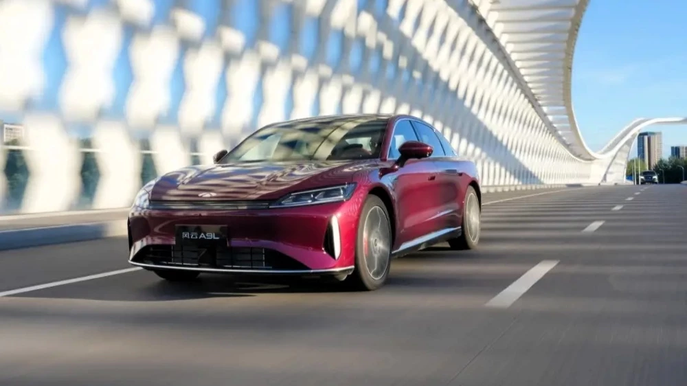 седан Chery Fulwin A9L спереди сбоку