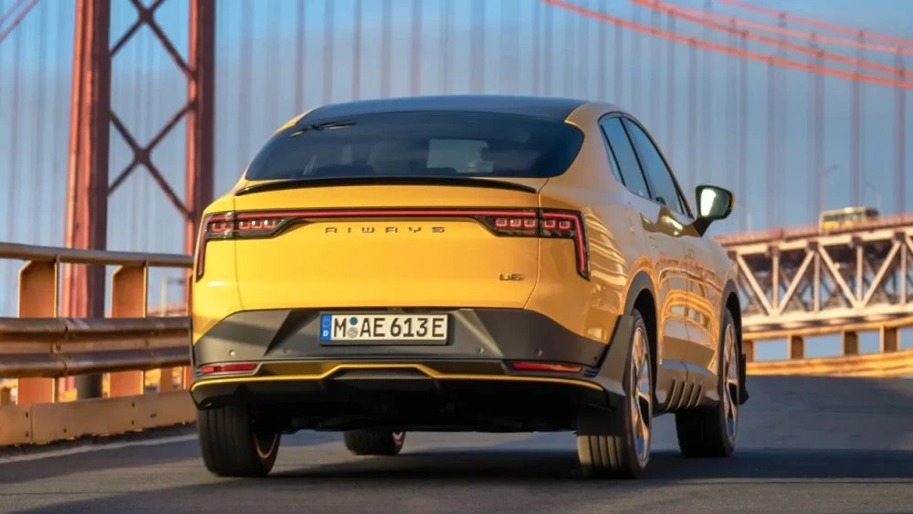 Aiways U5 в Германии сзади сбоку в динамике