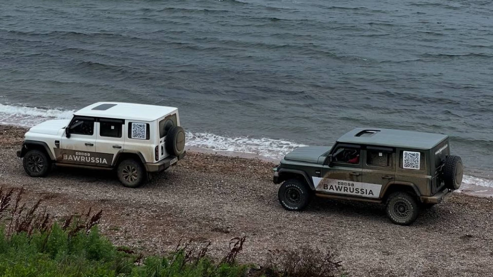 baw 212 baw russia внедорожник белый зеленый сбоку сзади автопробег рамный