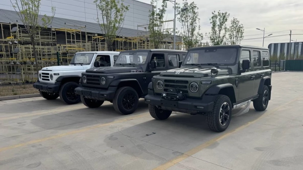 BAW 212 T01 спереди сбоку разные цвета