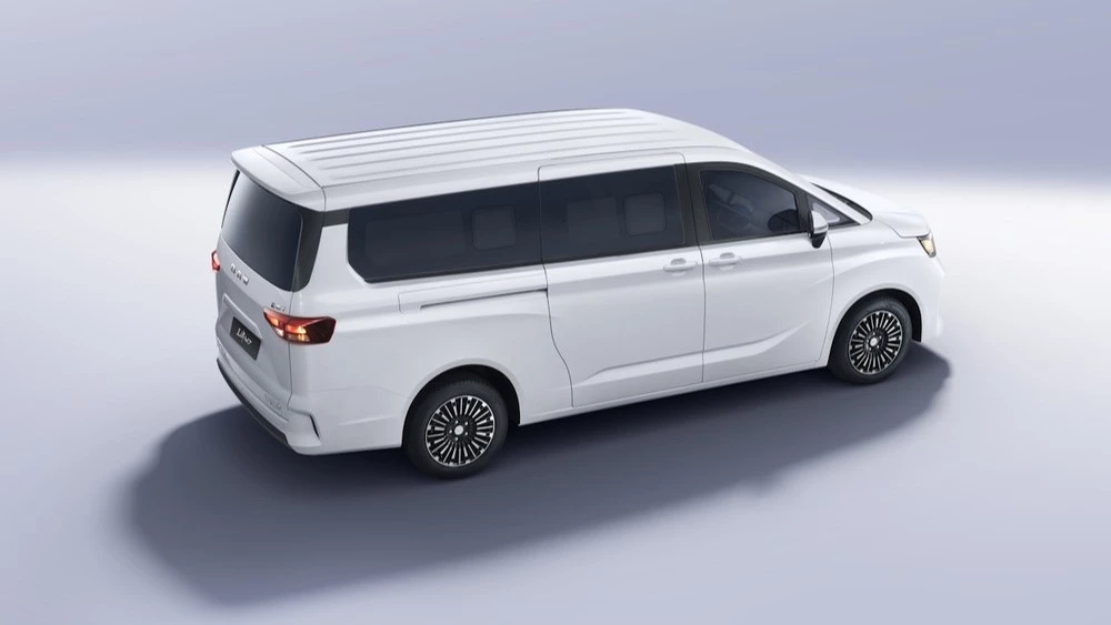 BAW MPV сбоку сзади минивэн M7