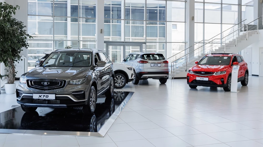 кроссоверы Belgee x50 x70 у дилера бизнес кар в москве шоурум