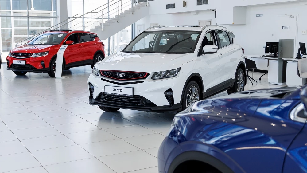 кроссоверы Belgee x50 x70 у дилера бизнес кар в москве шоурум