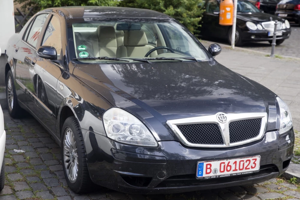 Седан Brilliance BS6 в Германии сбоку спереди