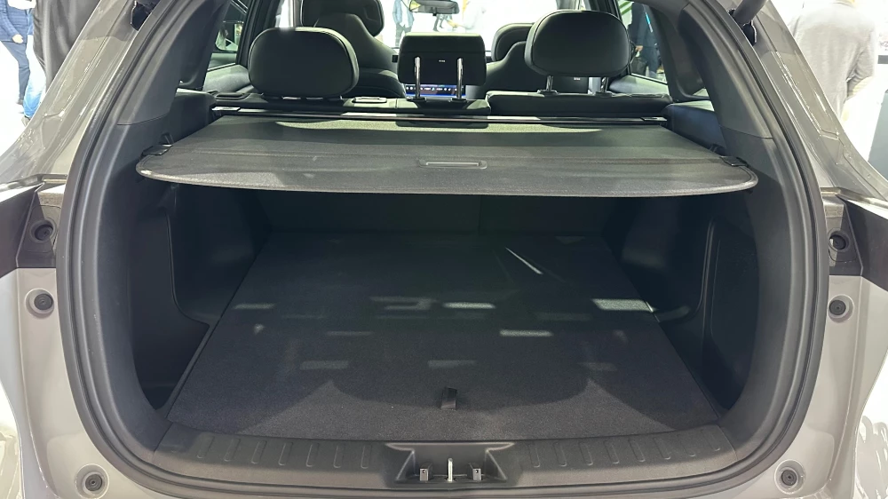 changan cs75 plus четвертого поколения черный салон багажник