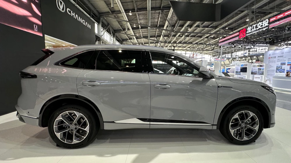 changan cs75 plus сбоку кроссовер четвертого поколения полный привод серый обзор