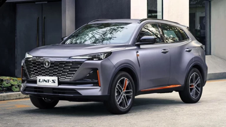 CS55 Plus Uni-S сбоку спереди кроссовер