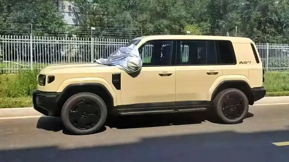 кроссовер icar v27 сбоку в Китае гибрид