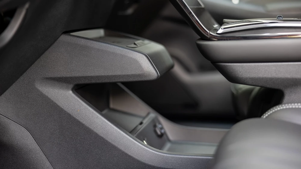 Dongfeng Mage салон интерьер центральный тоннель