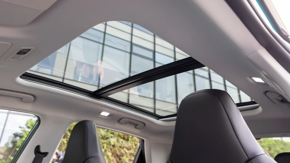 Dongfeng Mage салон интерьер панорамная крыша