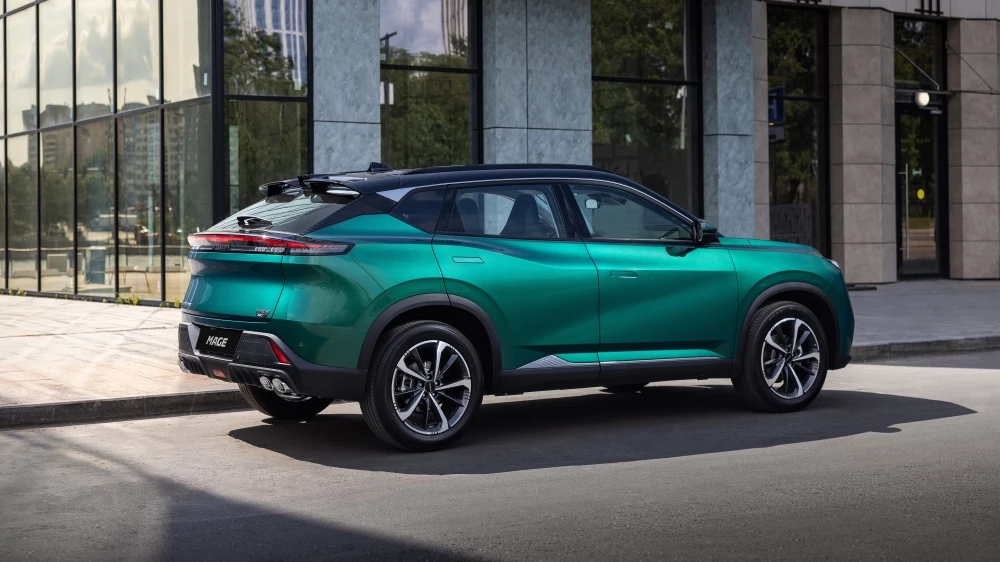 Кроссовер Dongfeng Mage сбоку сзади