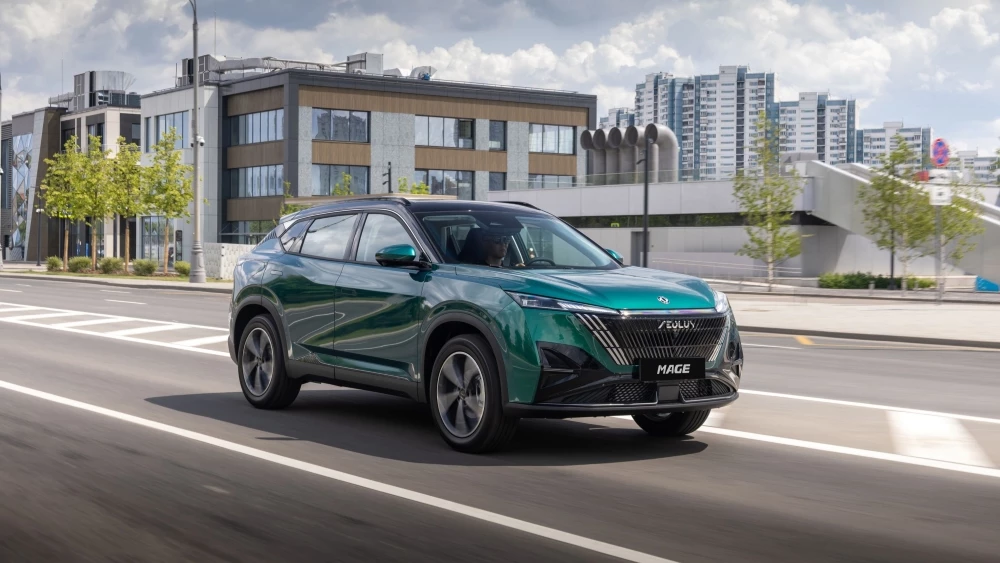 Кроссовер Dongfeng Mage сбоку спереди