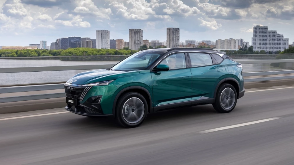 Кроссовер Dongfeng Mage сбоку спереди