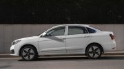 evolute i-pro самый продаваемый электромобиль в россии сбоку белый седан