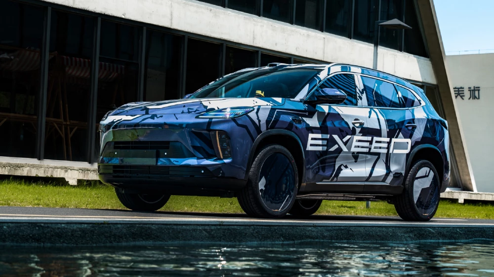 exeed exlantix e05 гибридный exeed txl сбоку спереди кроссовер